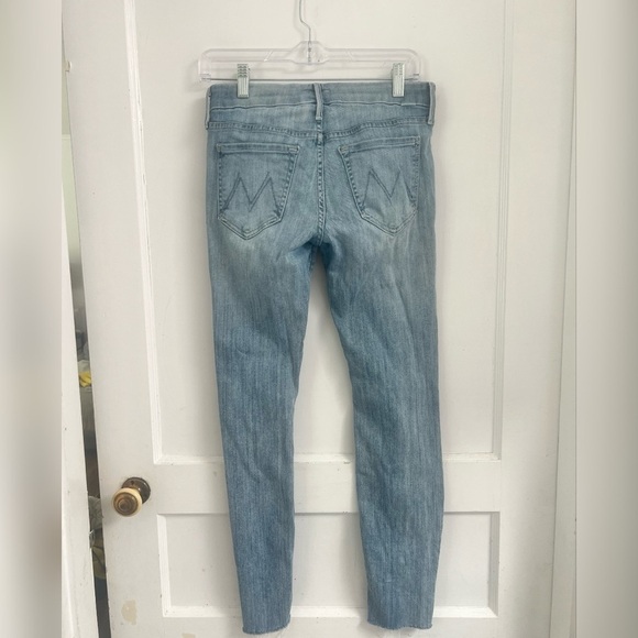 Mother Denim LOOKER ANKLE FRAY
WASH JUST A LITTLE WHITE LIE Size 27 $220 - Picture 5 of 5